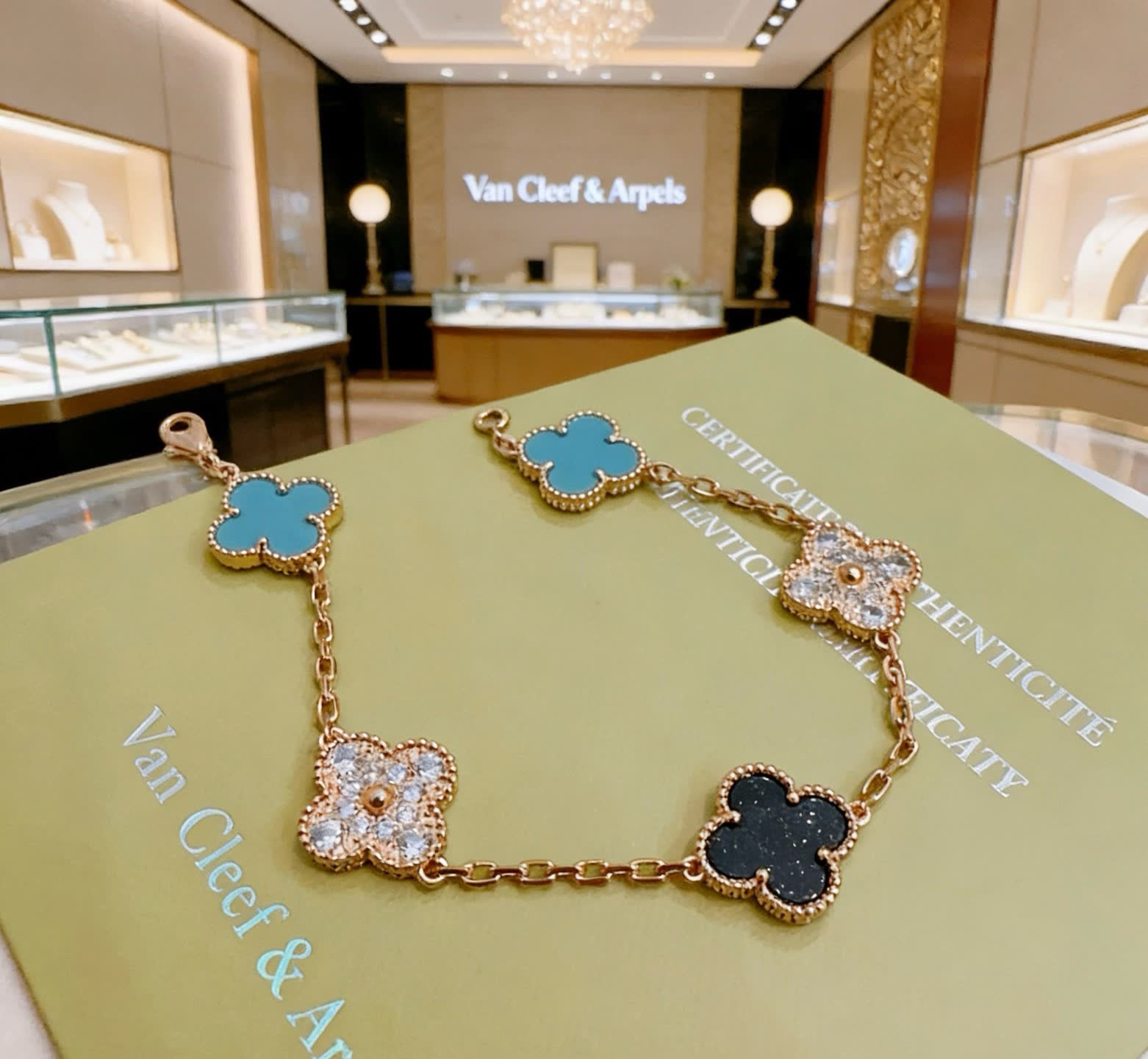 Van Cleef & Arpels Vanckin & Alpta Clover Flower Bracelet